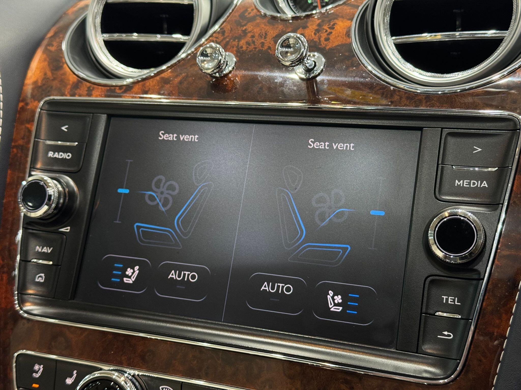 Bentley Bentayga view 38