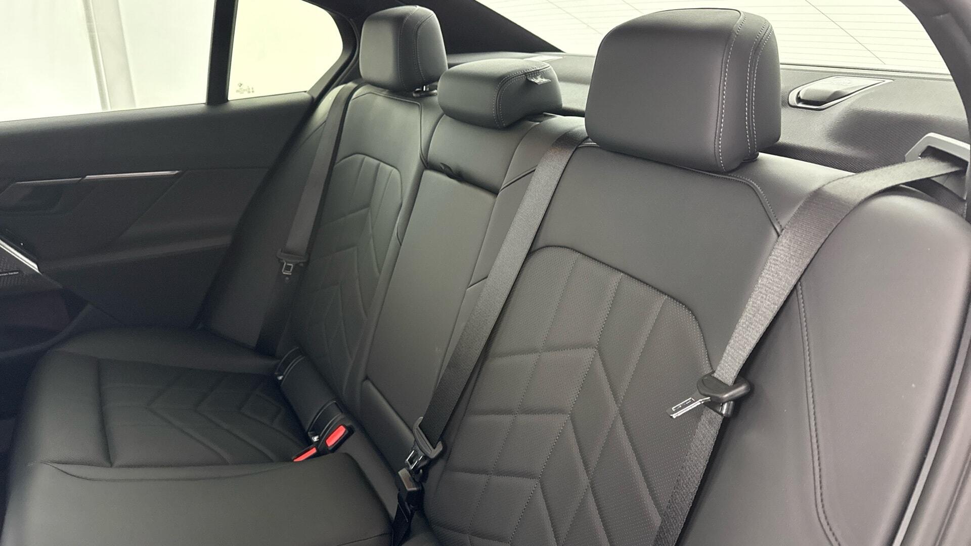 BMW 5 Series view 12