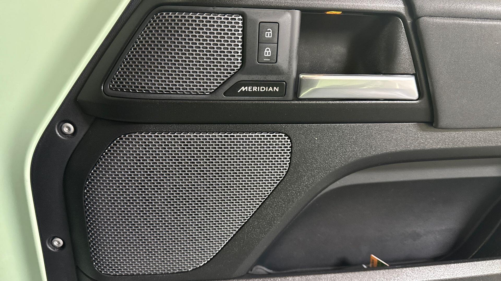 Land Rover Defender view 27