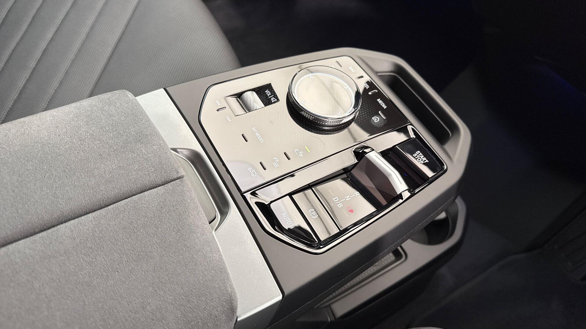 BMW Ix view 10