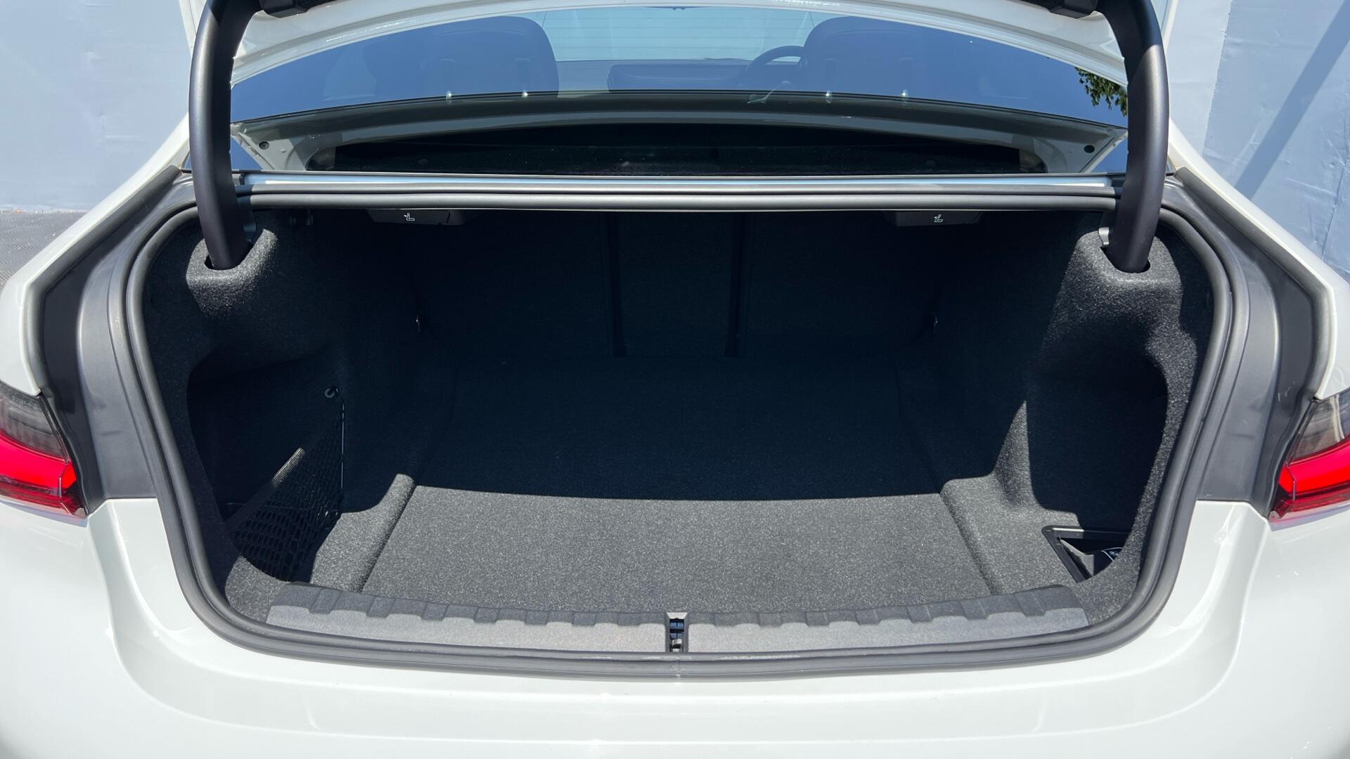 BMW 3 Series view 13