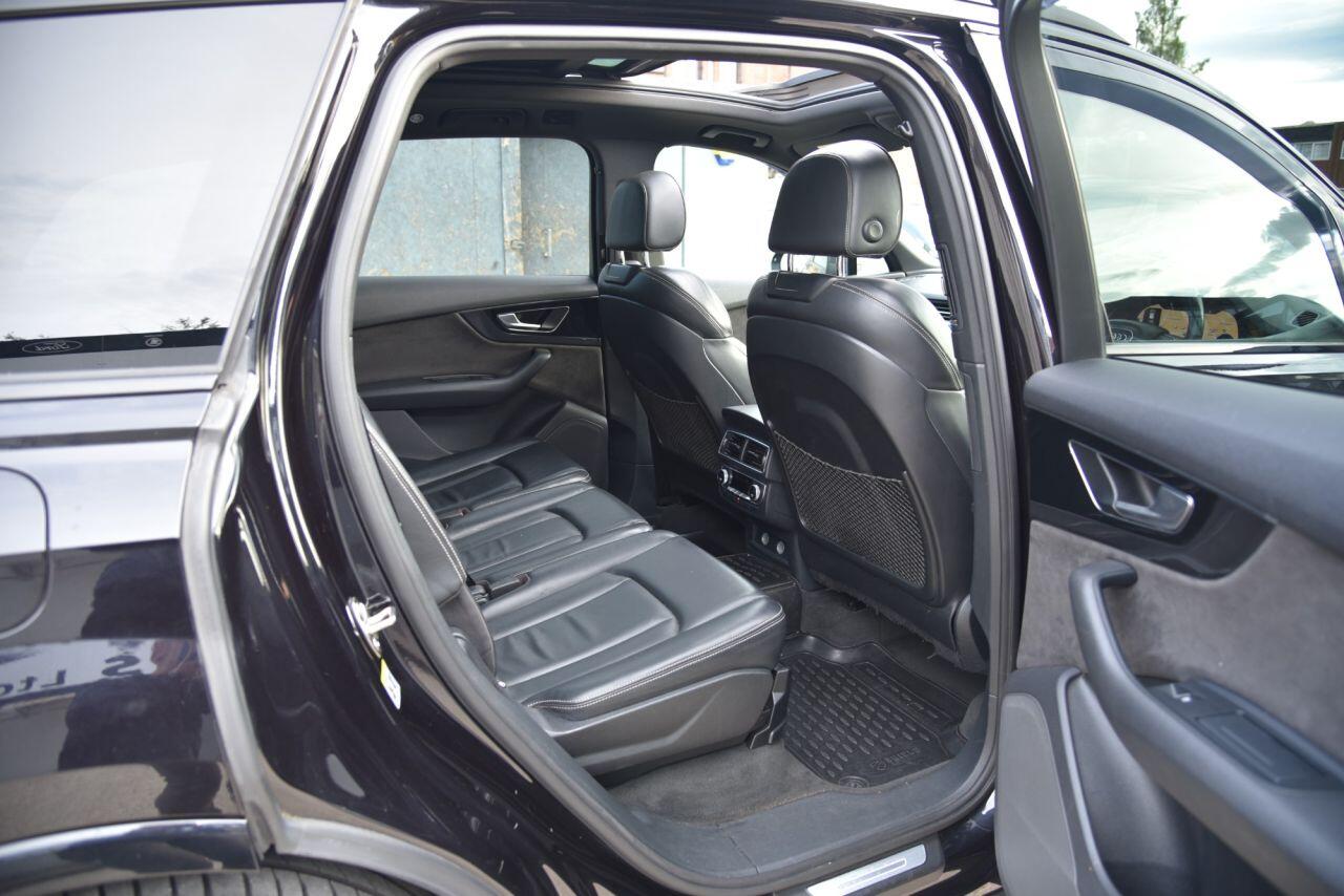 Audi Q7 view 25