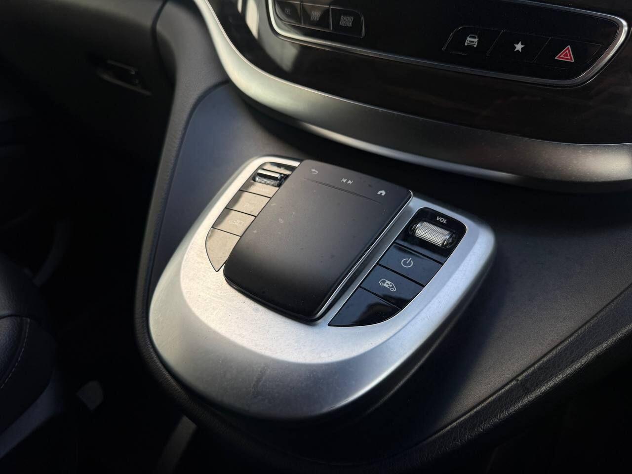 Mercedes-Benz EQV view 32