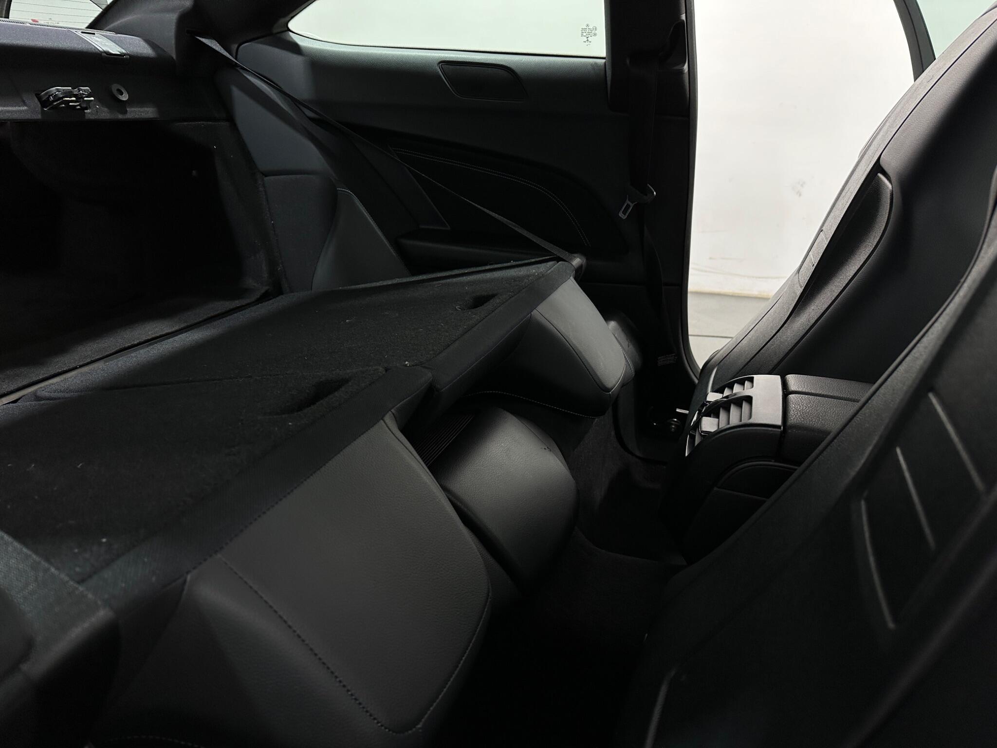 Mercedes-Benz C-Class view 40