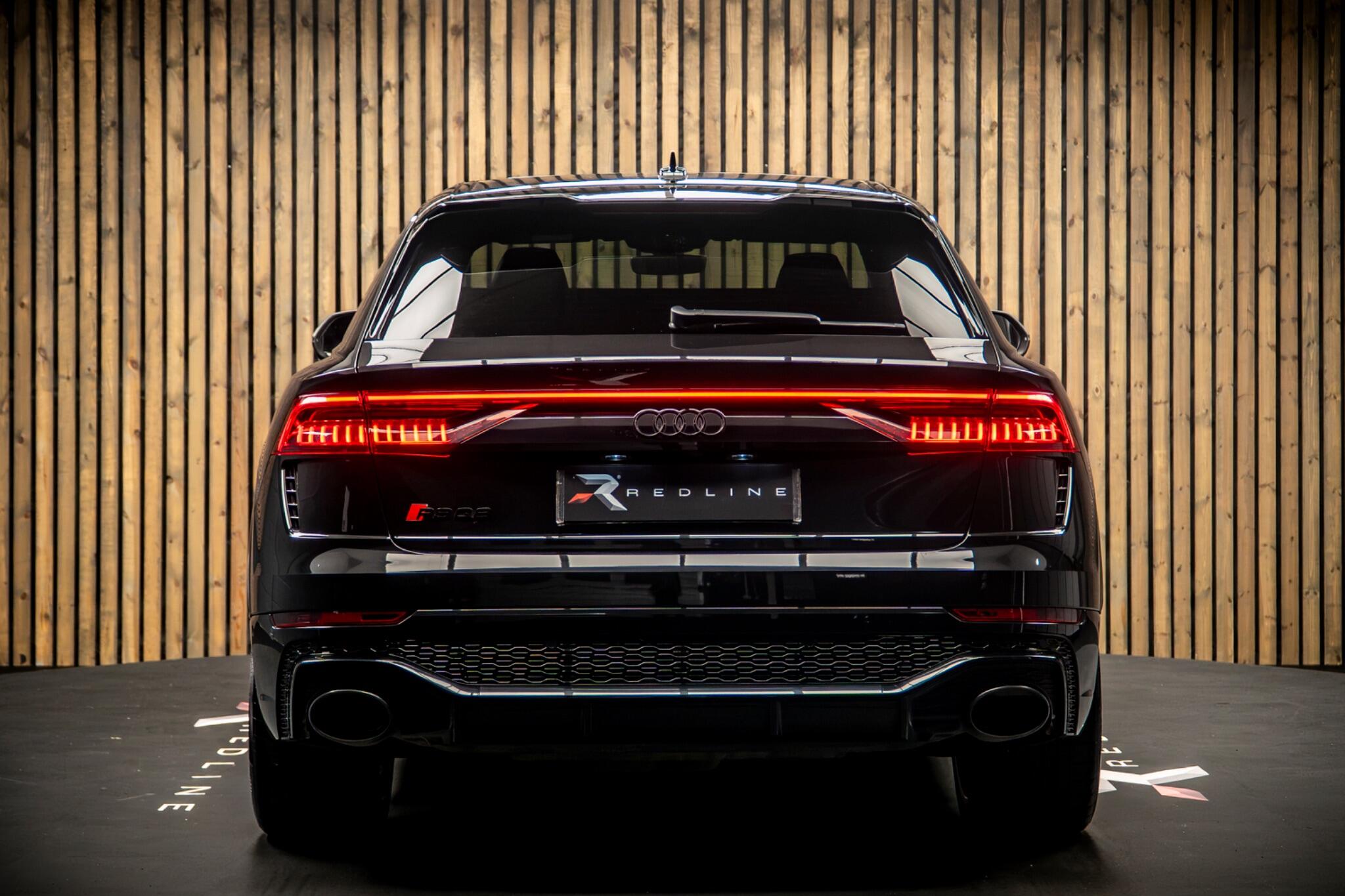 Audi RS Q8 view 6