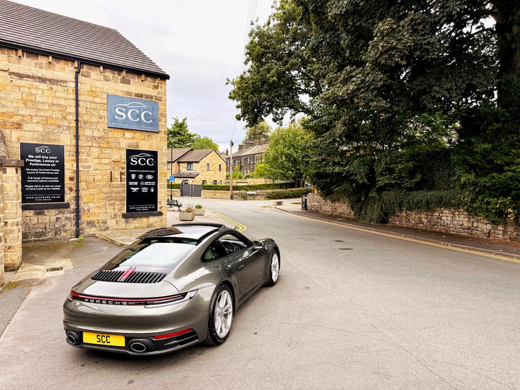 Porsche 911 view 14
