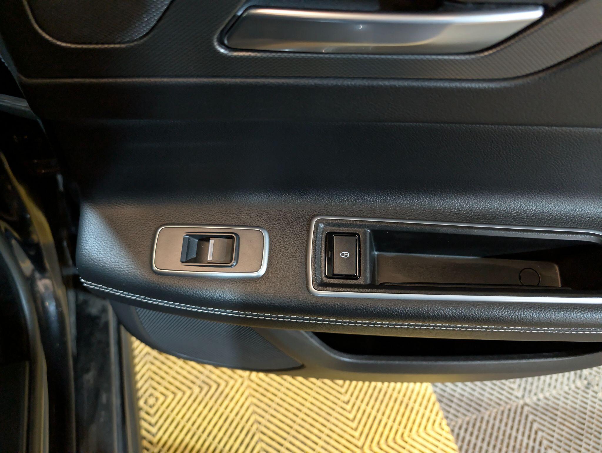 Jaguar XF view 52