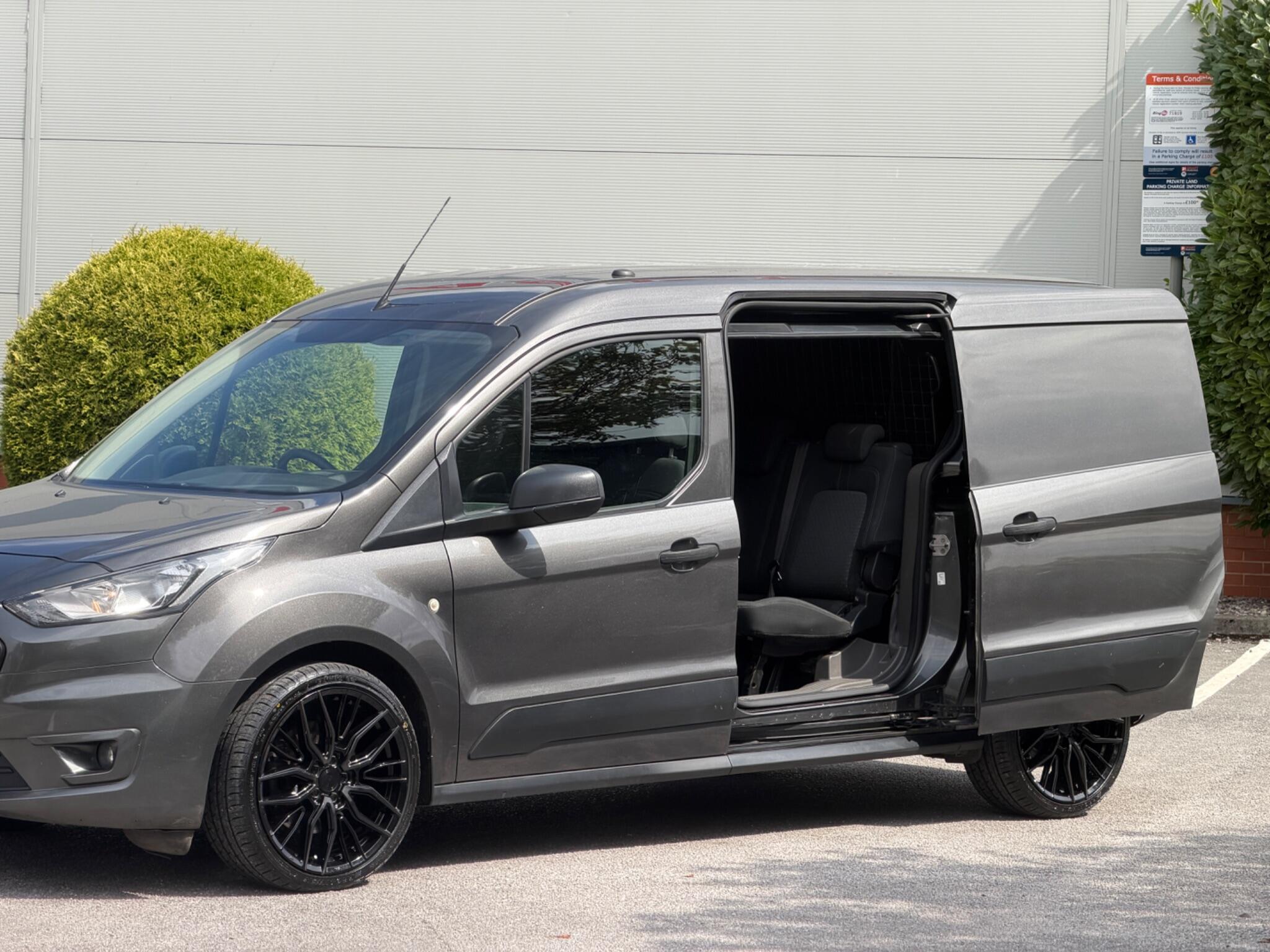 Ford Transit Connect view 29