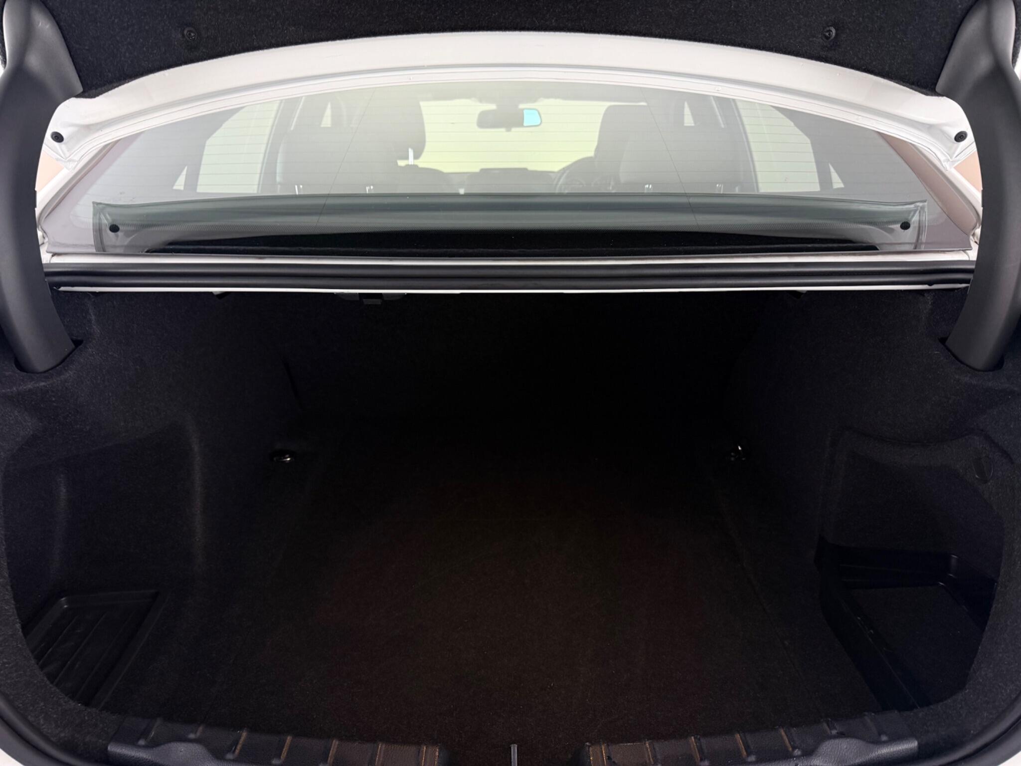 BMW 3 Series view 10
