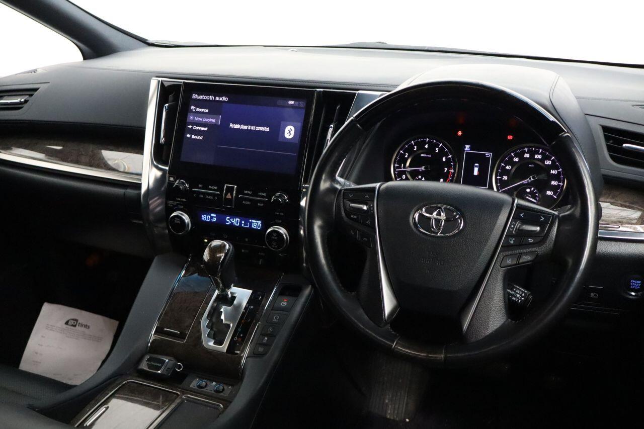 Toyota Alphard view 12