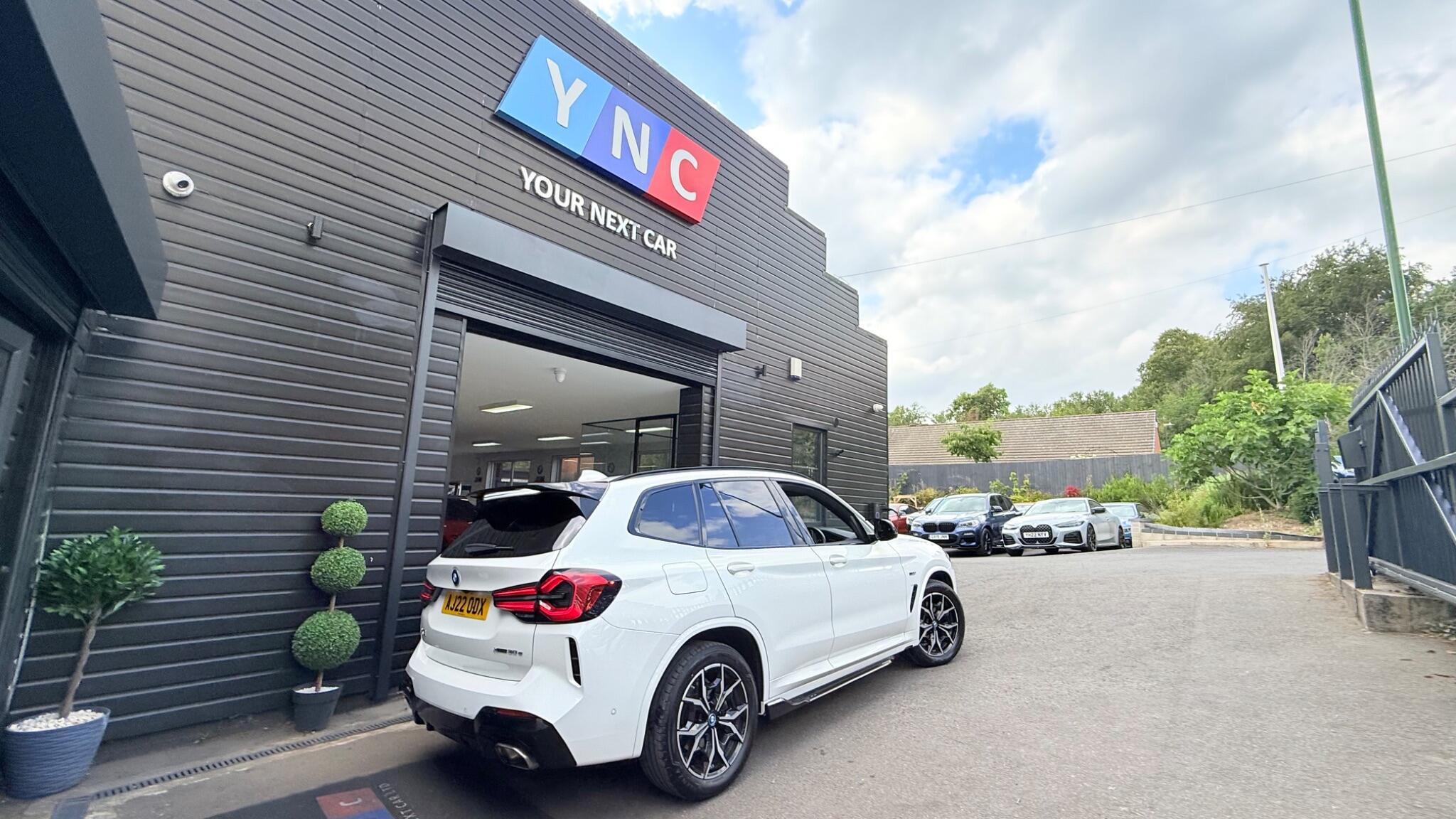 BMW X3 view 5