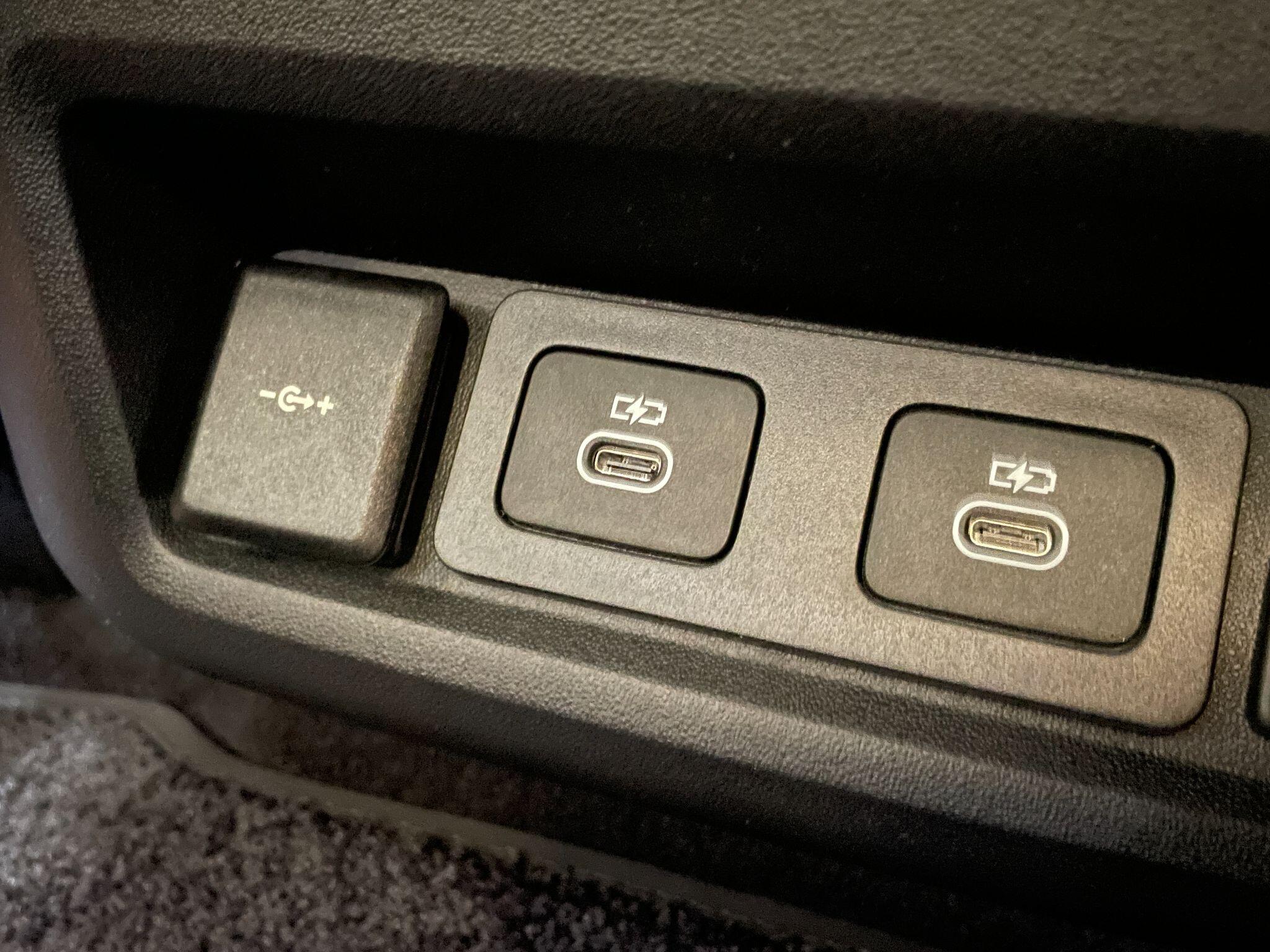 Land Rover Discovery view 17