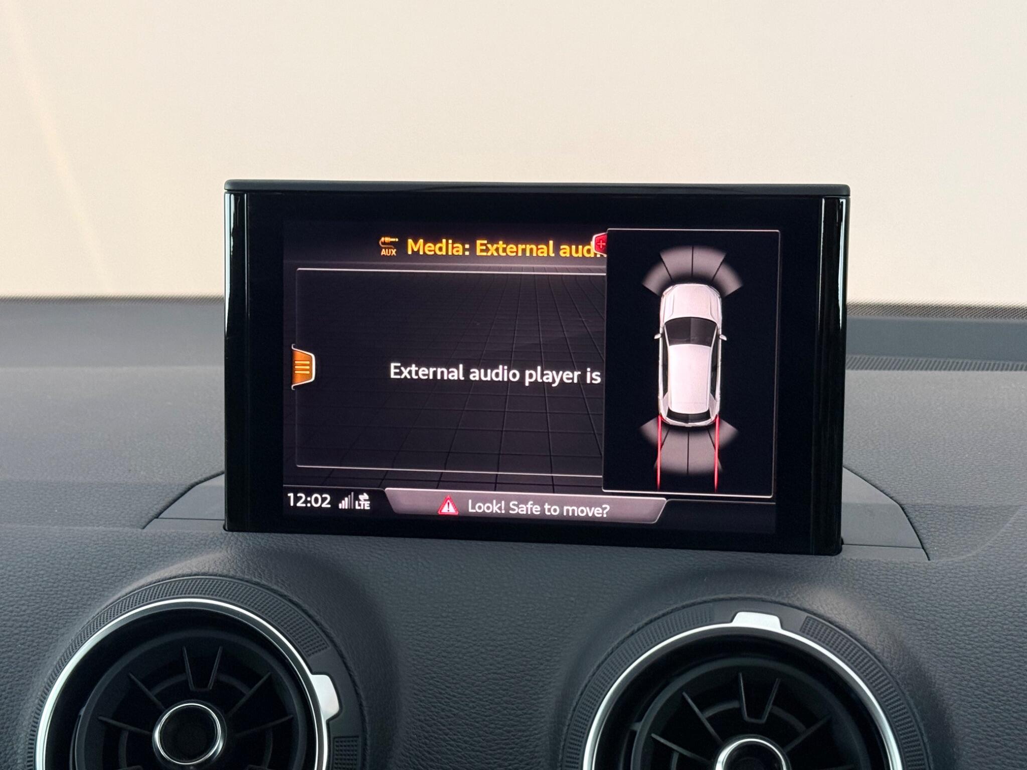 Audi Q2 view 18