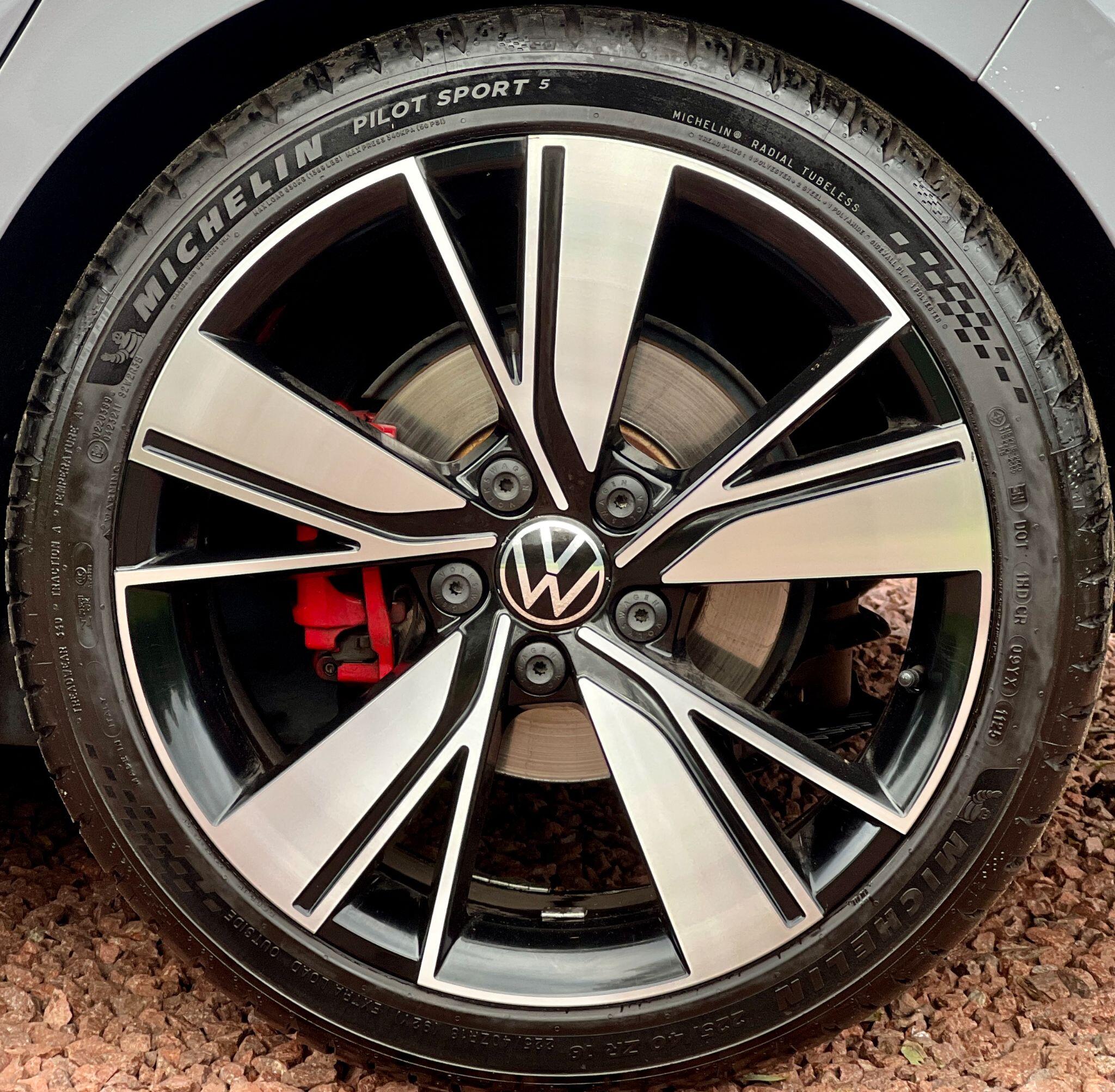 Volkswagen Golf view 33