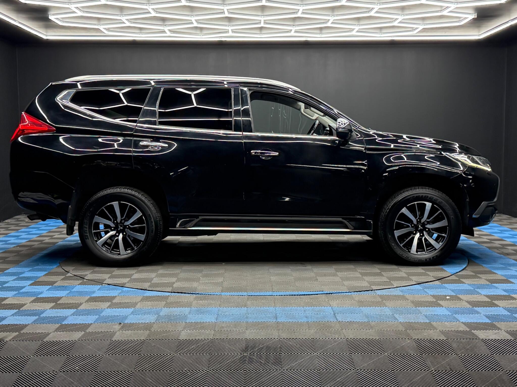Mitsubishi Shogun Sport view 4