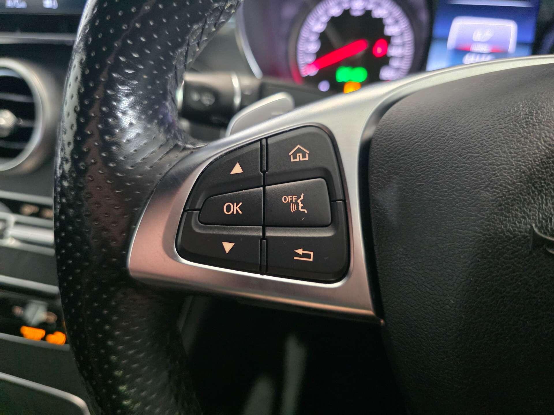 Mercedes-Benz C-Class view 18