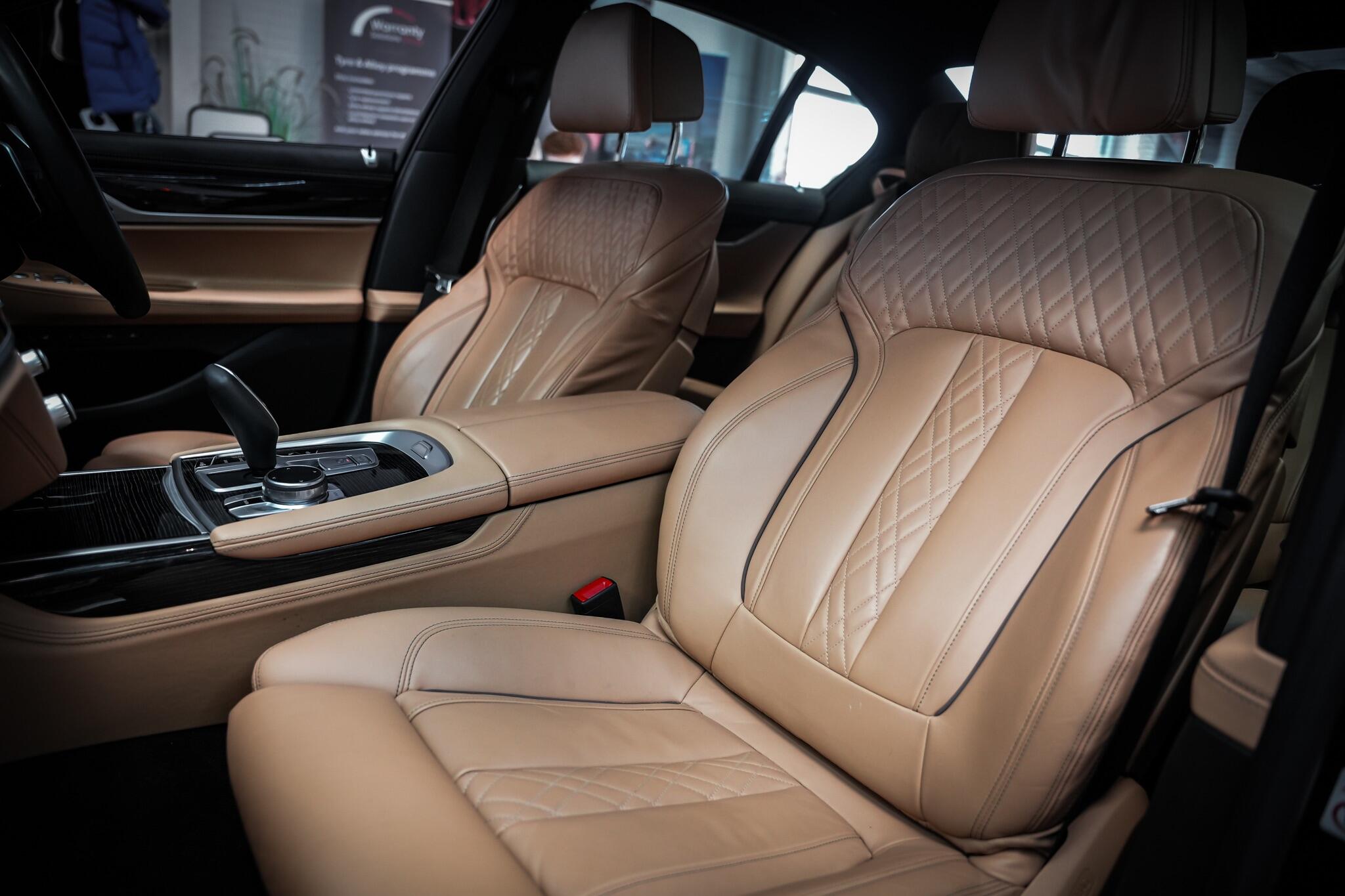 BMW 7 Series view 23