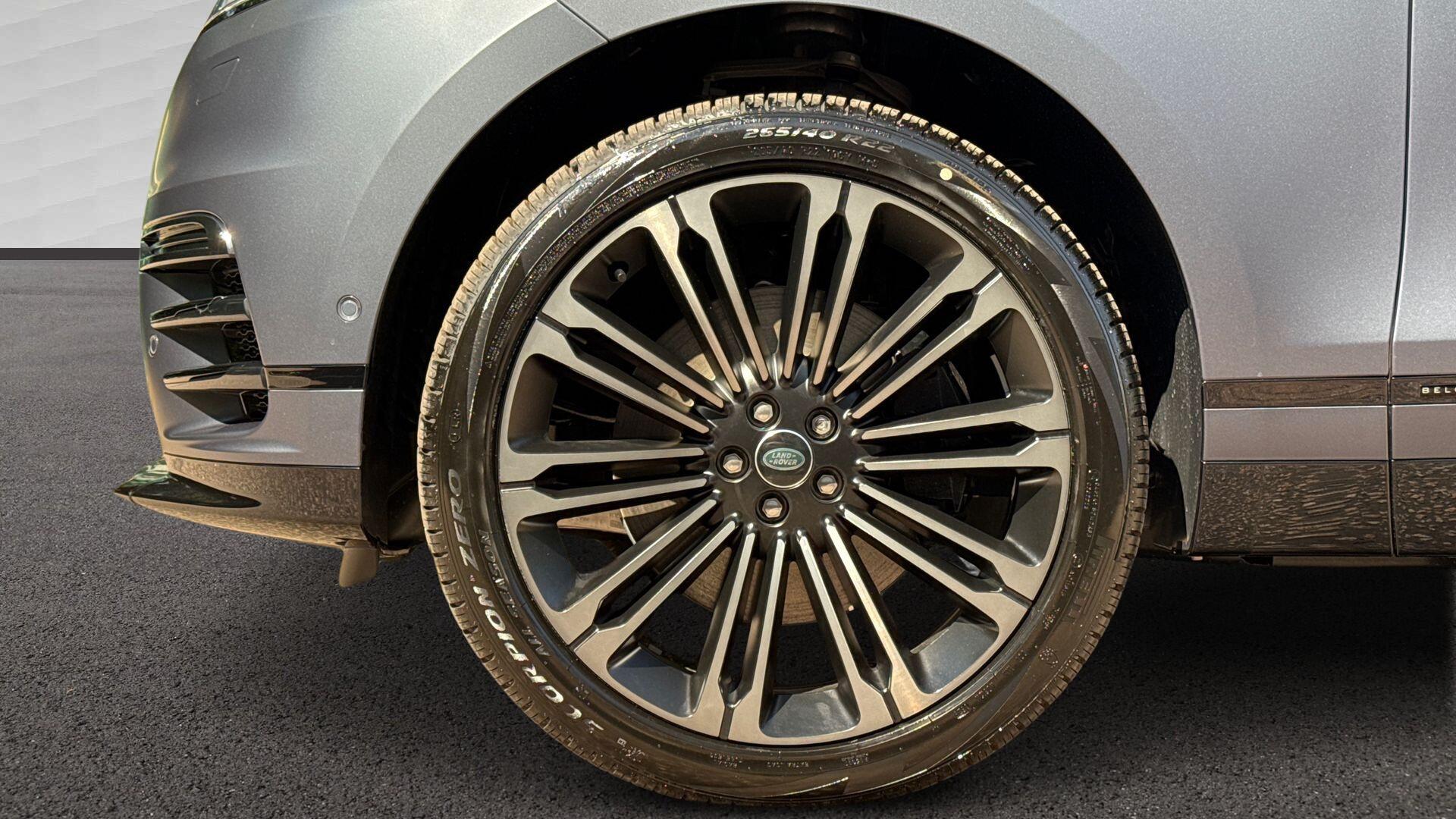 Land Rover Range Rover Velar view 6