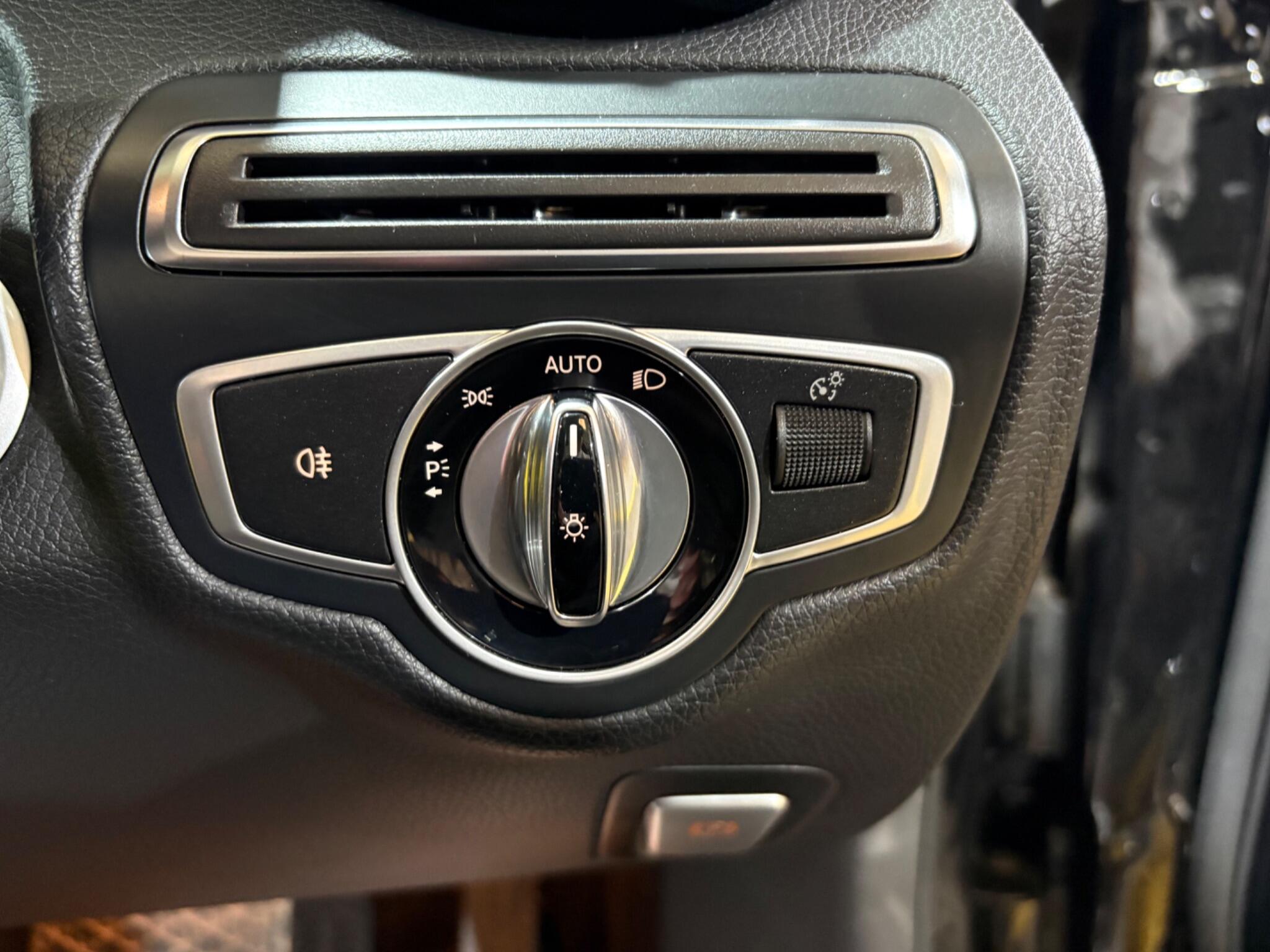 Mercedes-Benz C Class view 29