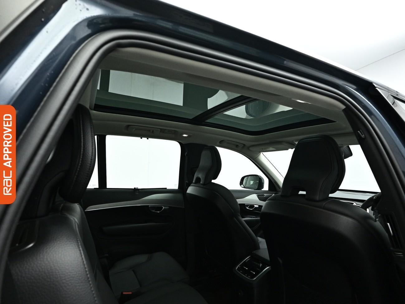 Volvo XC90 view 3