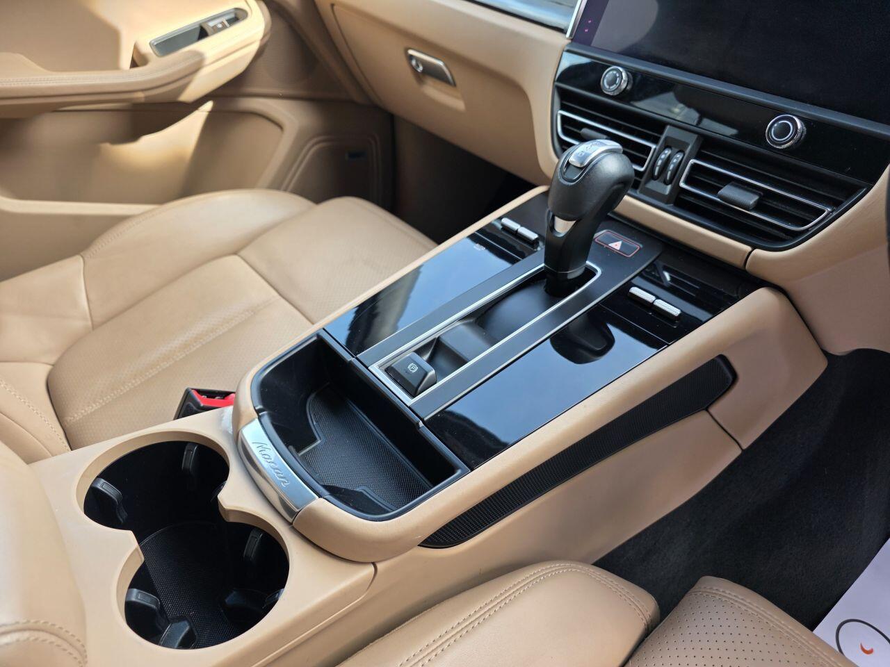 Porsche Macan view 48