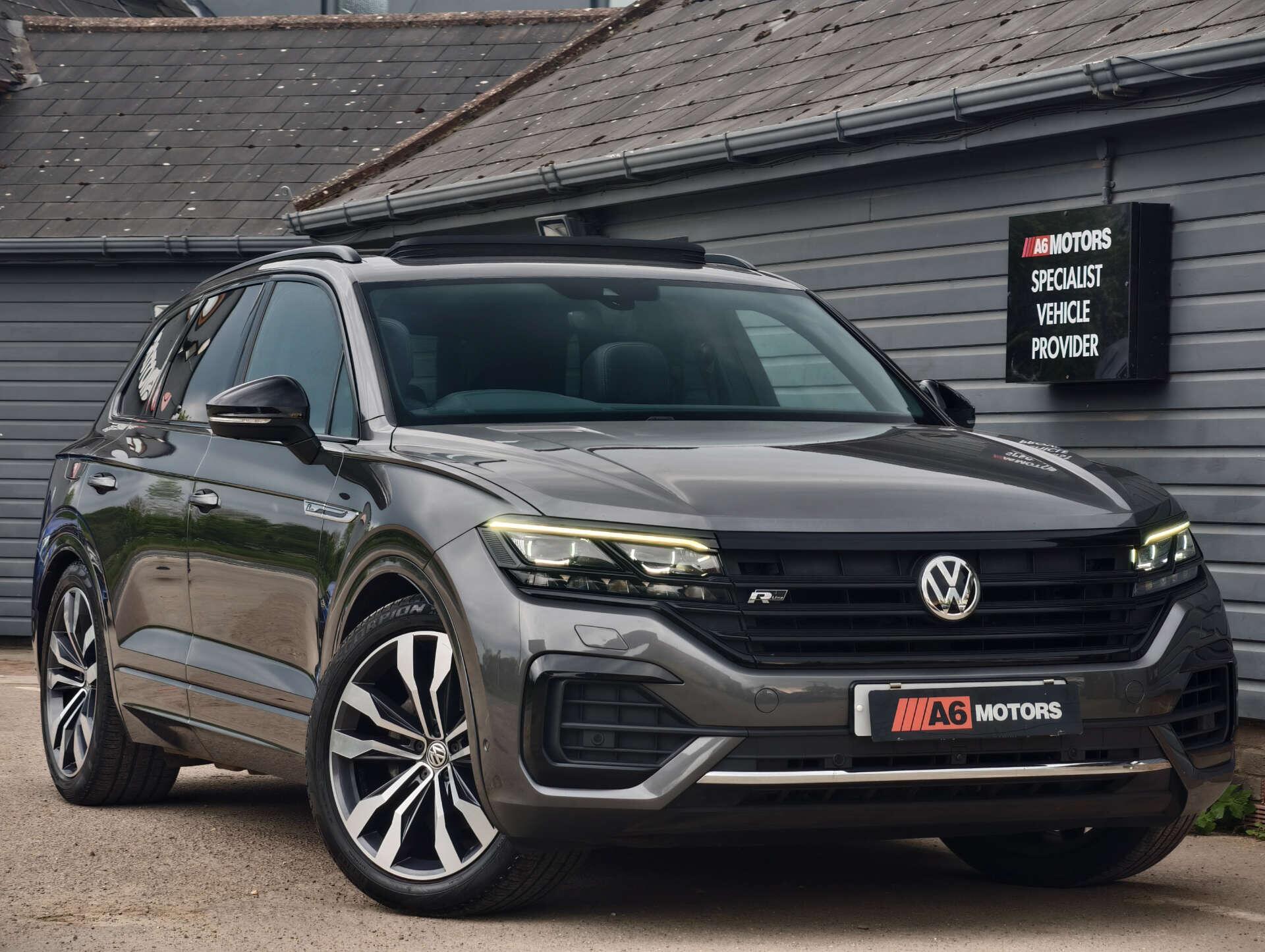 Volkswagen Touareg view 8