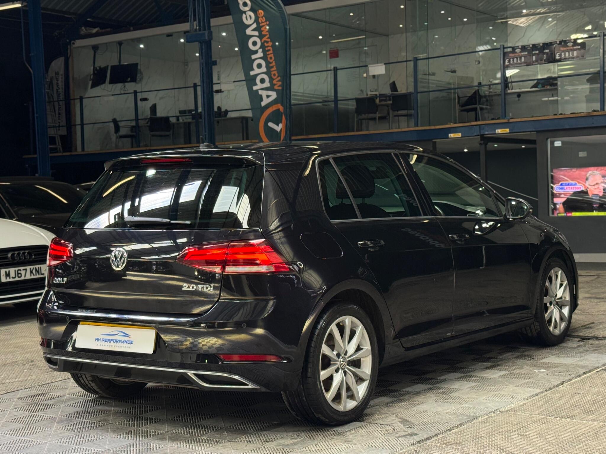 Volkswagen Golf view 8