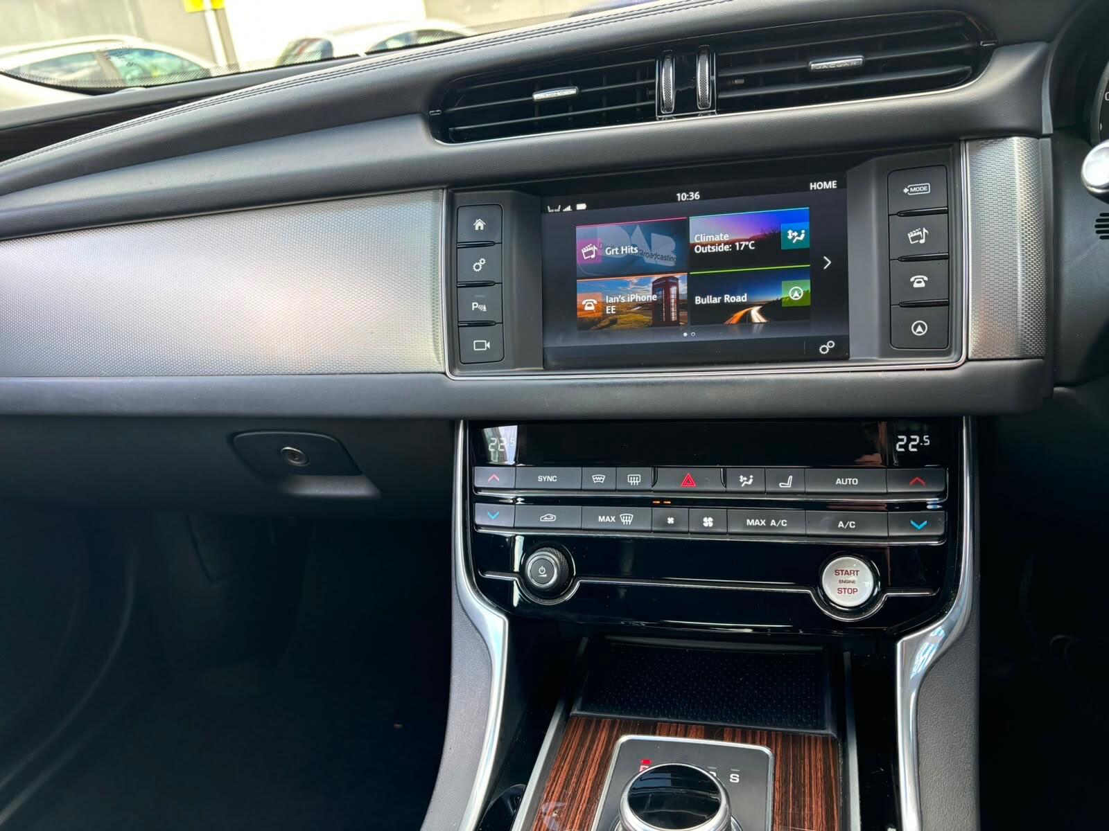 Jaguar XF view 12