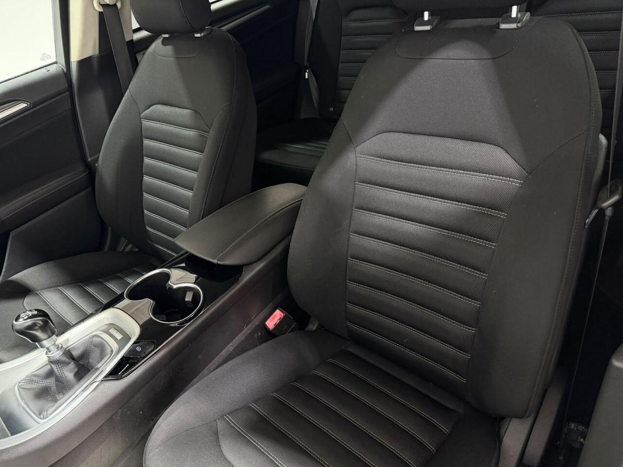Ford Mondeo view 21