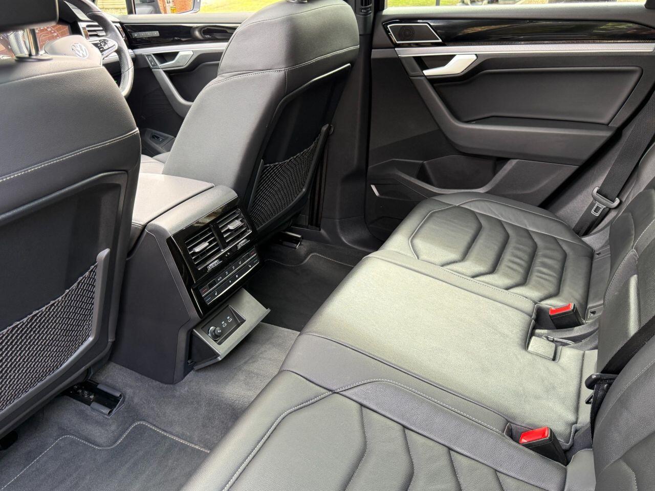 Volkswagen Touareg view 42