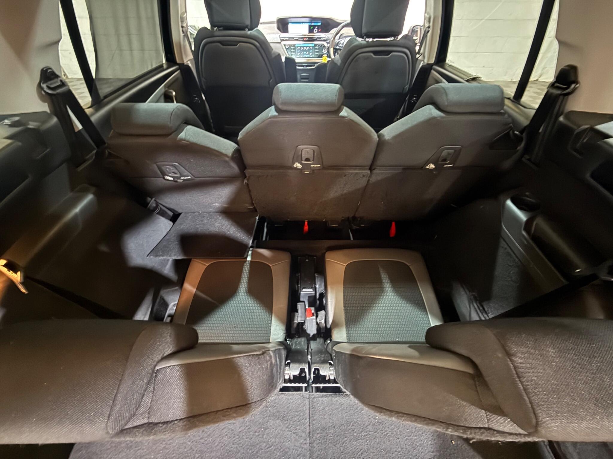 Citroen Grand C4 Picasso view 28