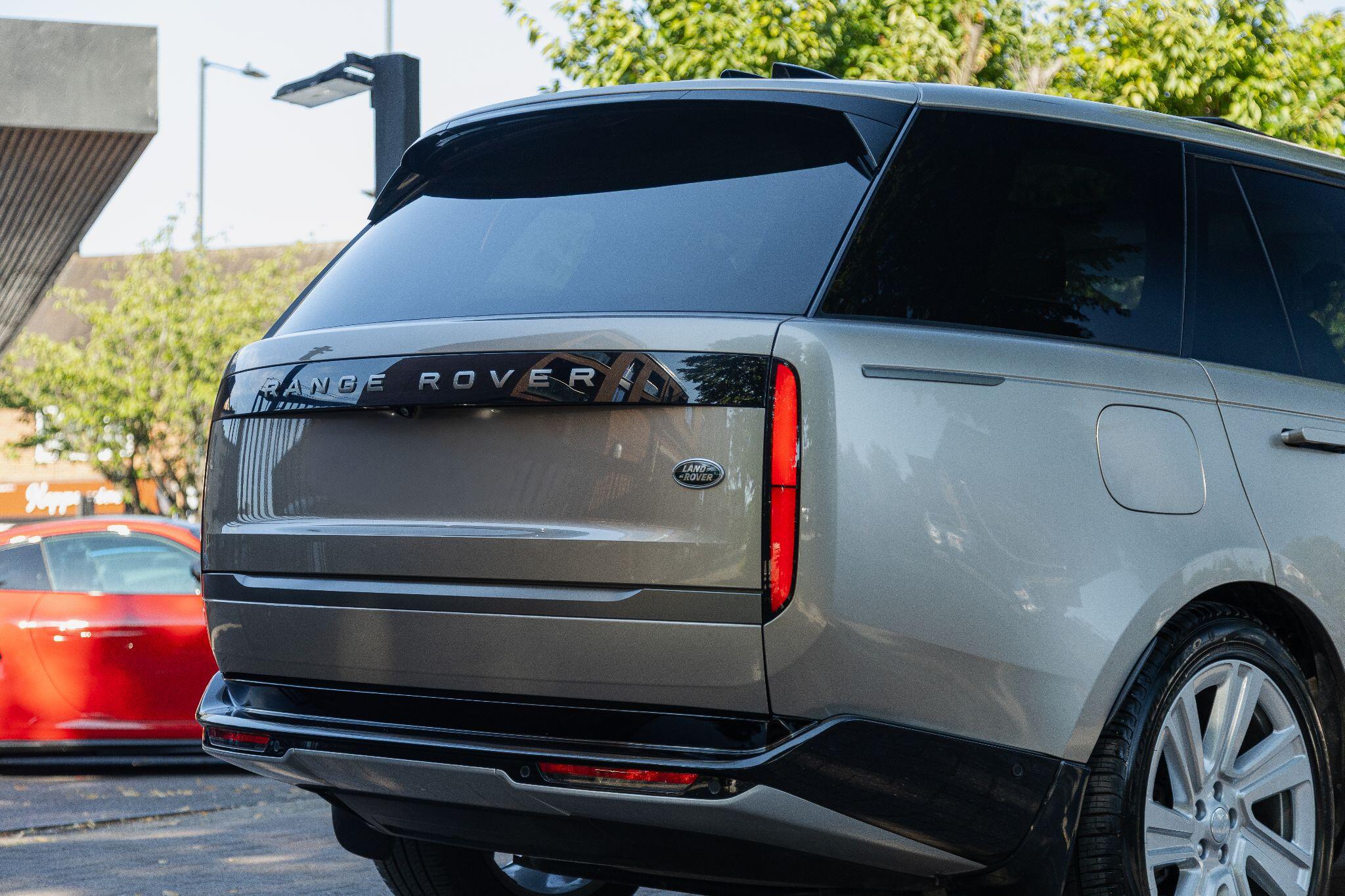 Land Rover Range Rover view 13