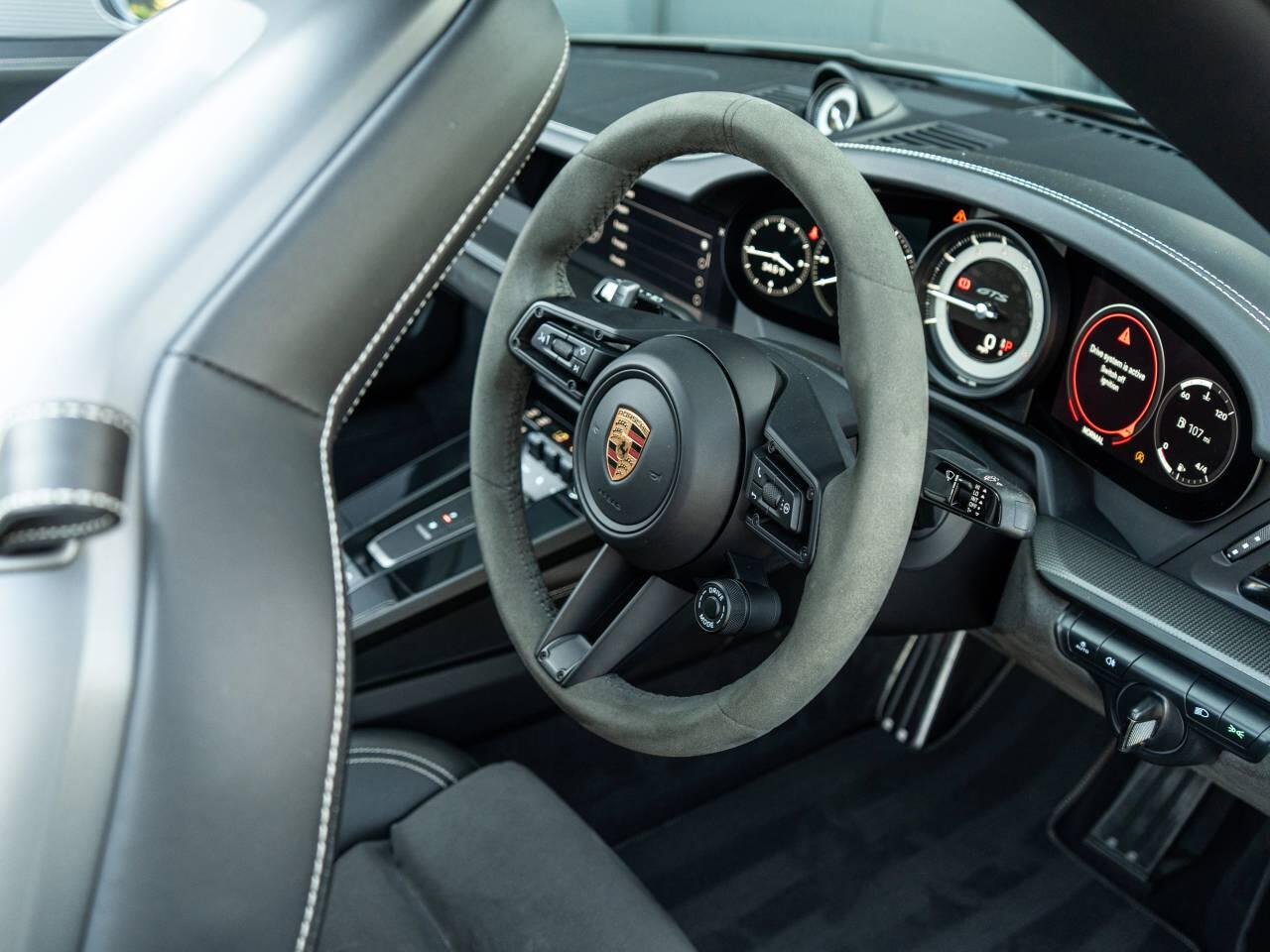 Porsche 911 view 28