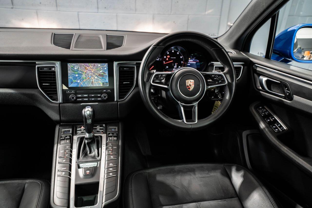 Porsche Macan view 26