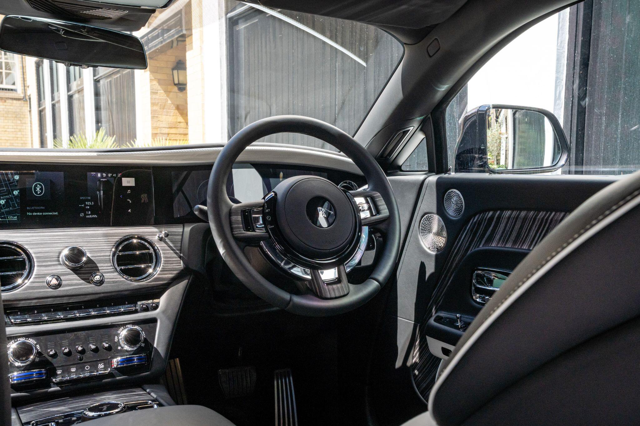 Rolls-Royce Spectre view 26