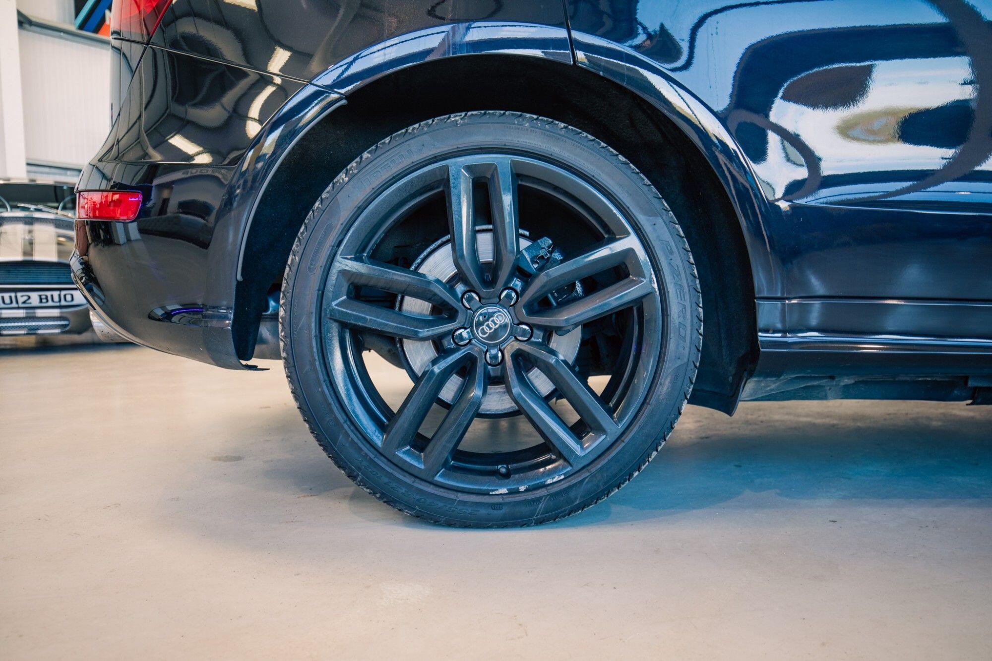 Audi SQ5 view 8