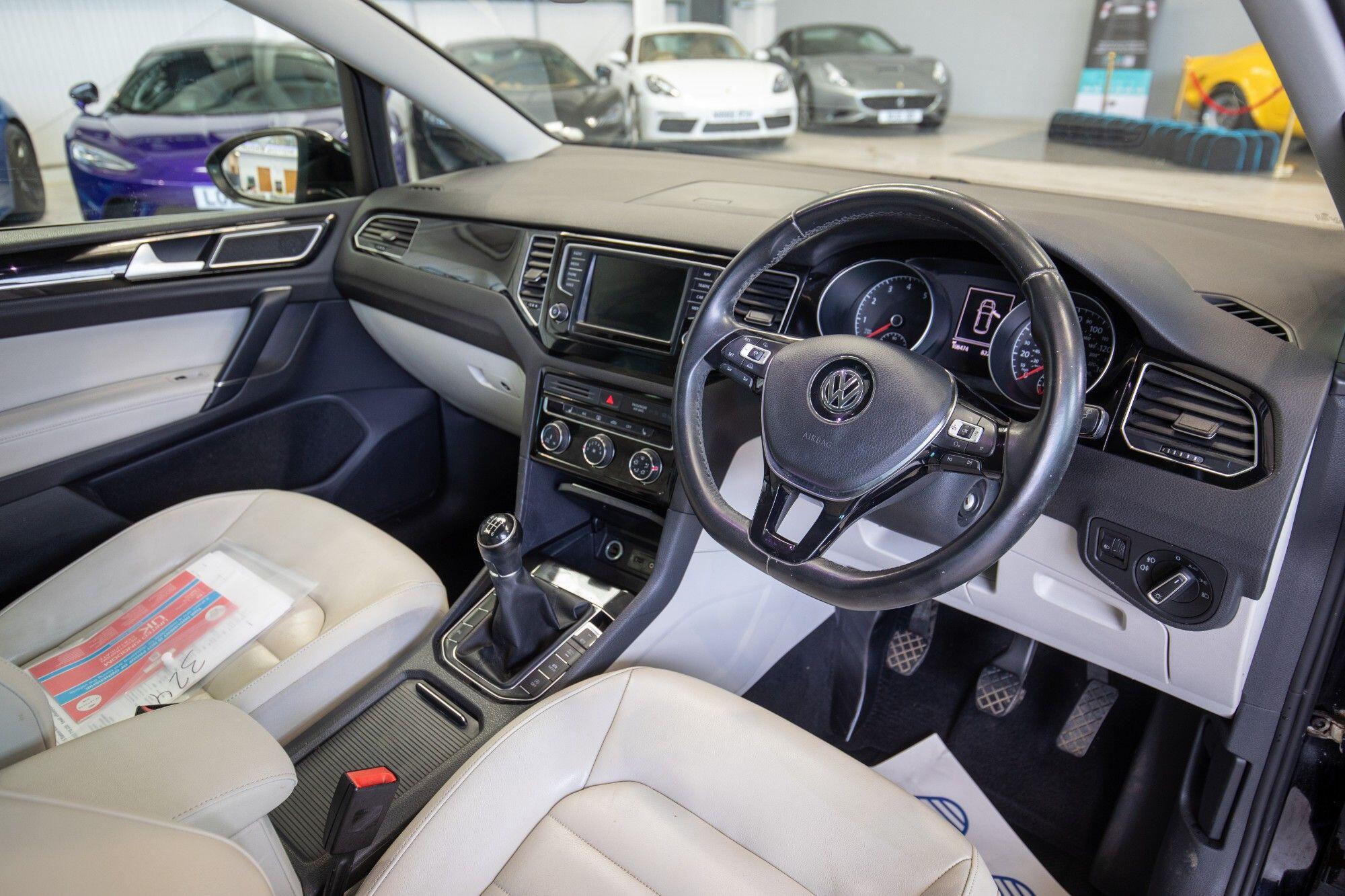 Volkswagen Golf Sportsvan view 14