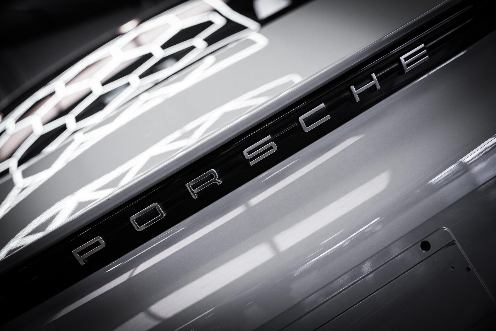 Porsche Cayman view 35