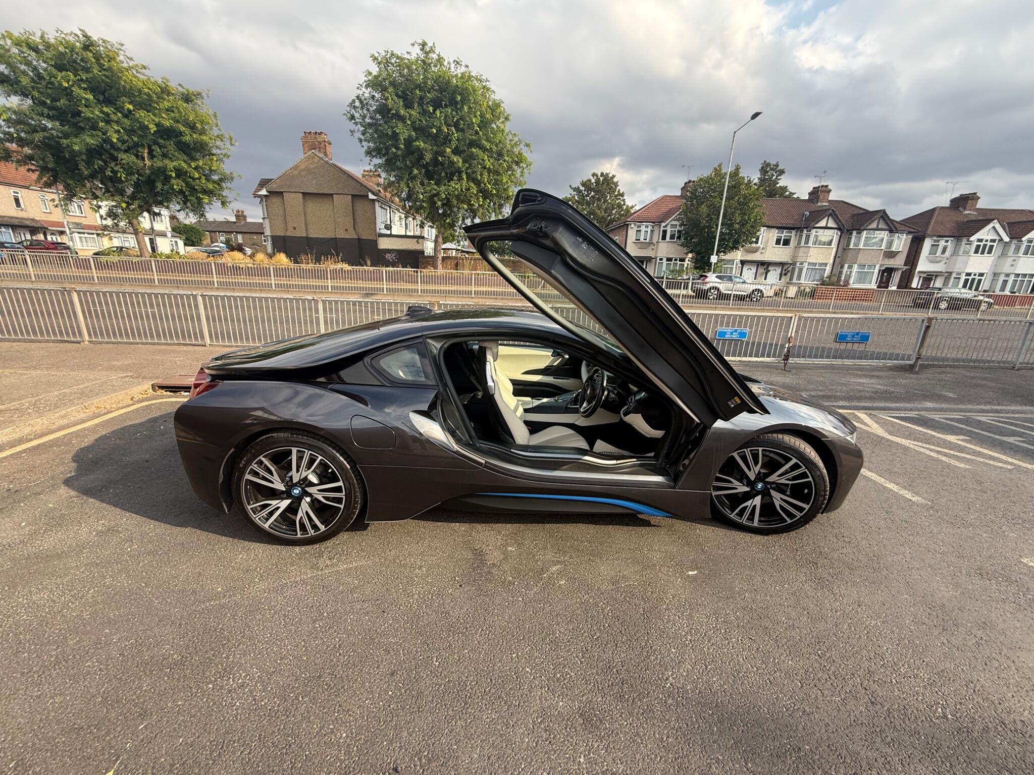 BMW I8 view 8