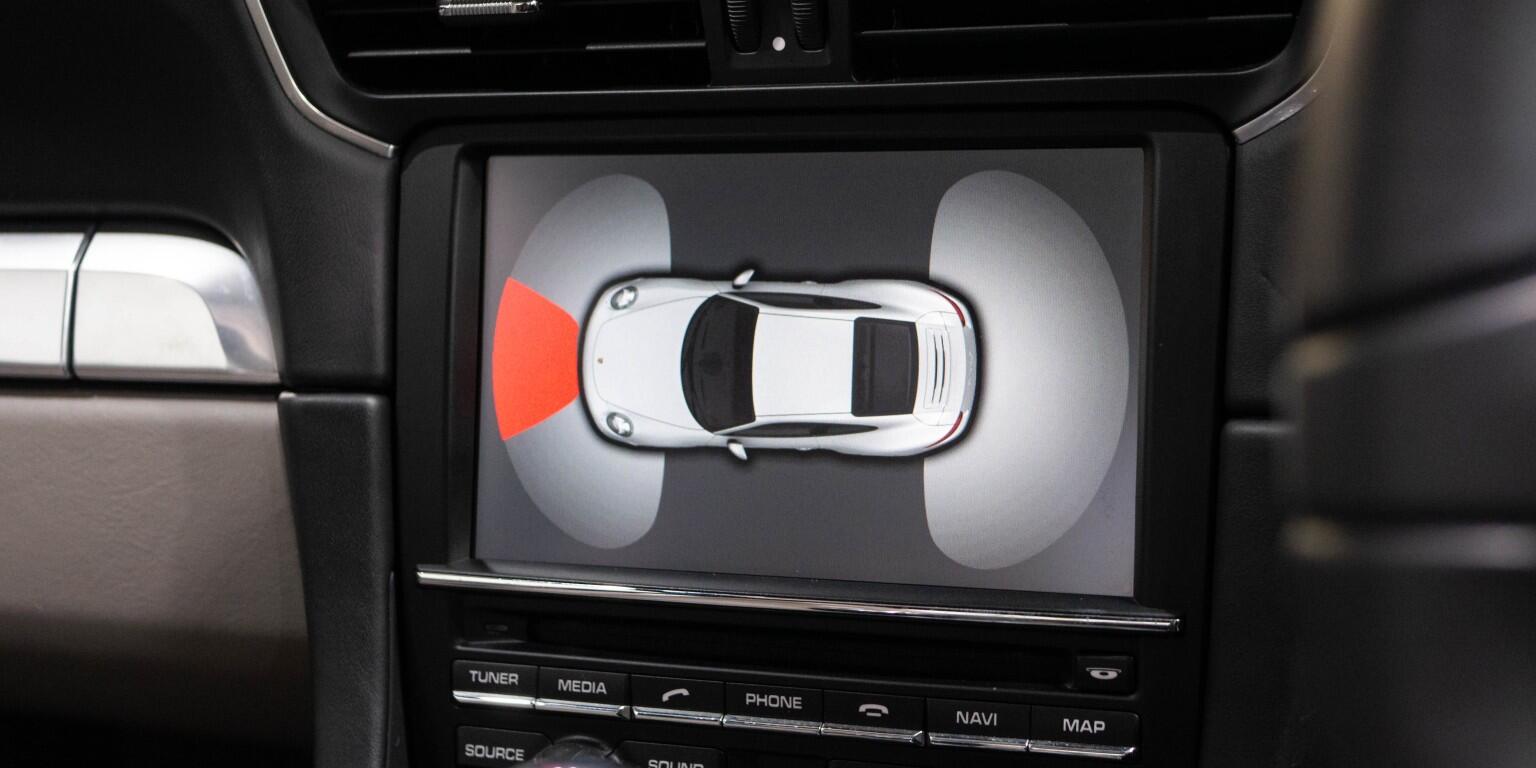 Porsche 911 view 45