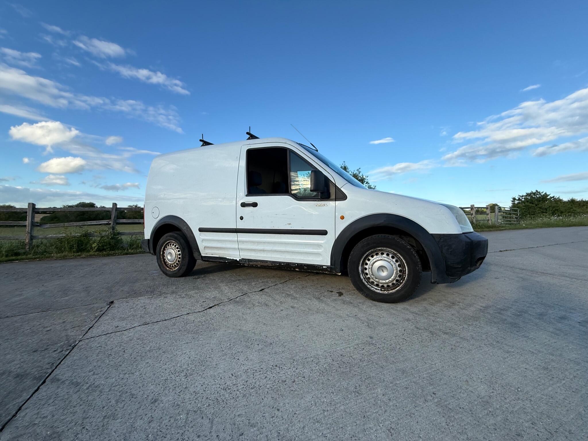 Ford Transit Connect 1.8 TDCi T200 LX L1 H1 4dr — photo 24 of 86