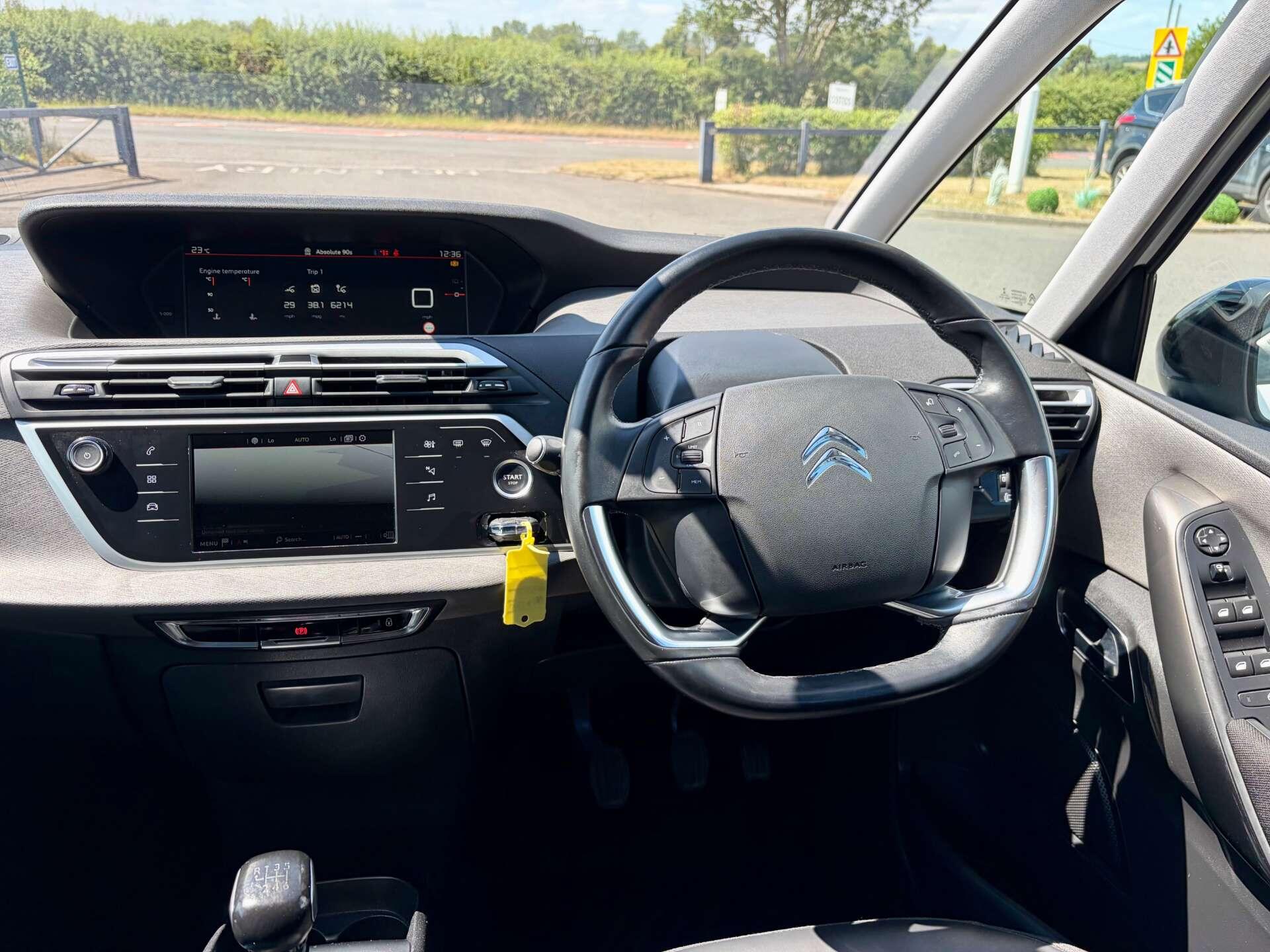 Citroen Grand C4 Spacetourer view 2