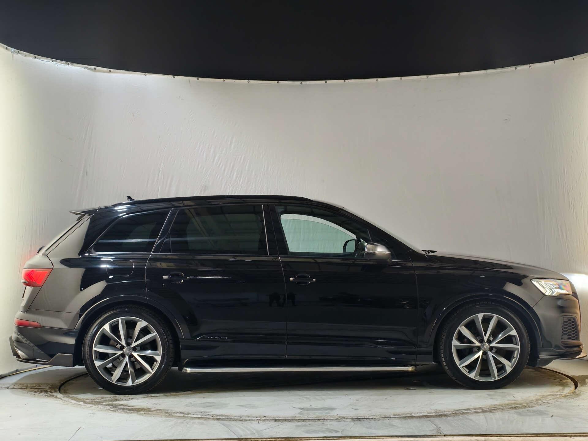 Audi SQ7 view 15
