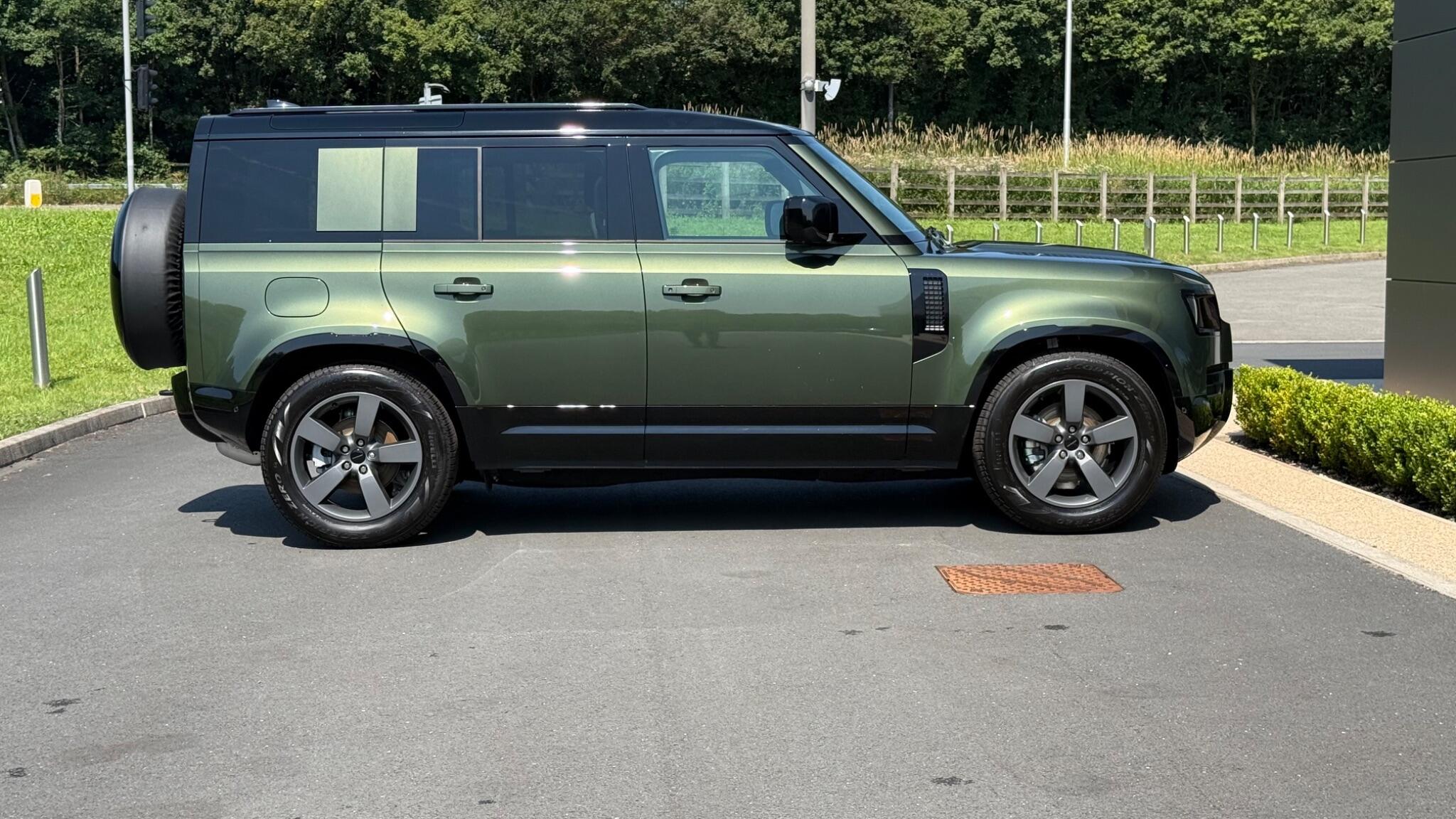 Land Rover Defender view 38