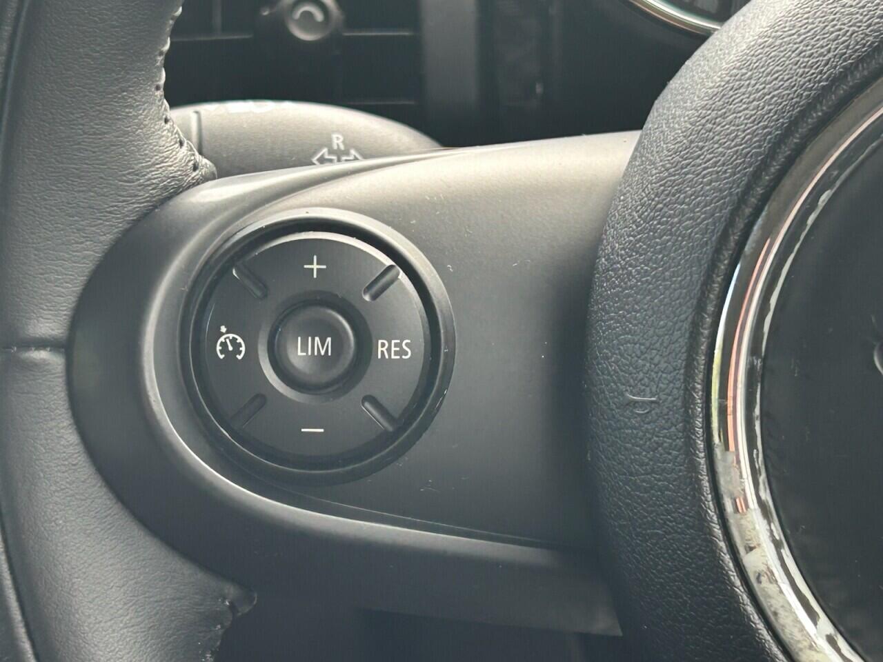 Mini Hatch view 27