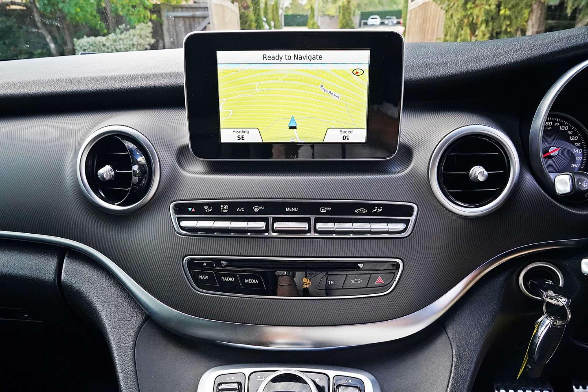 Mercedes-Benz V-Class view 20
