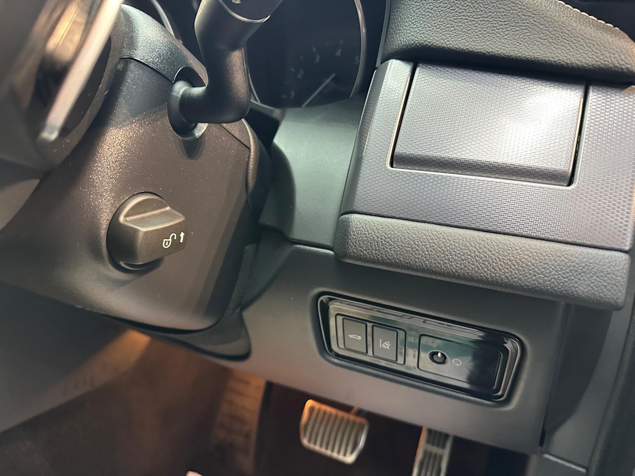 Jaguar XF view 18