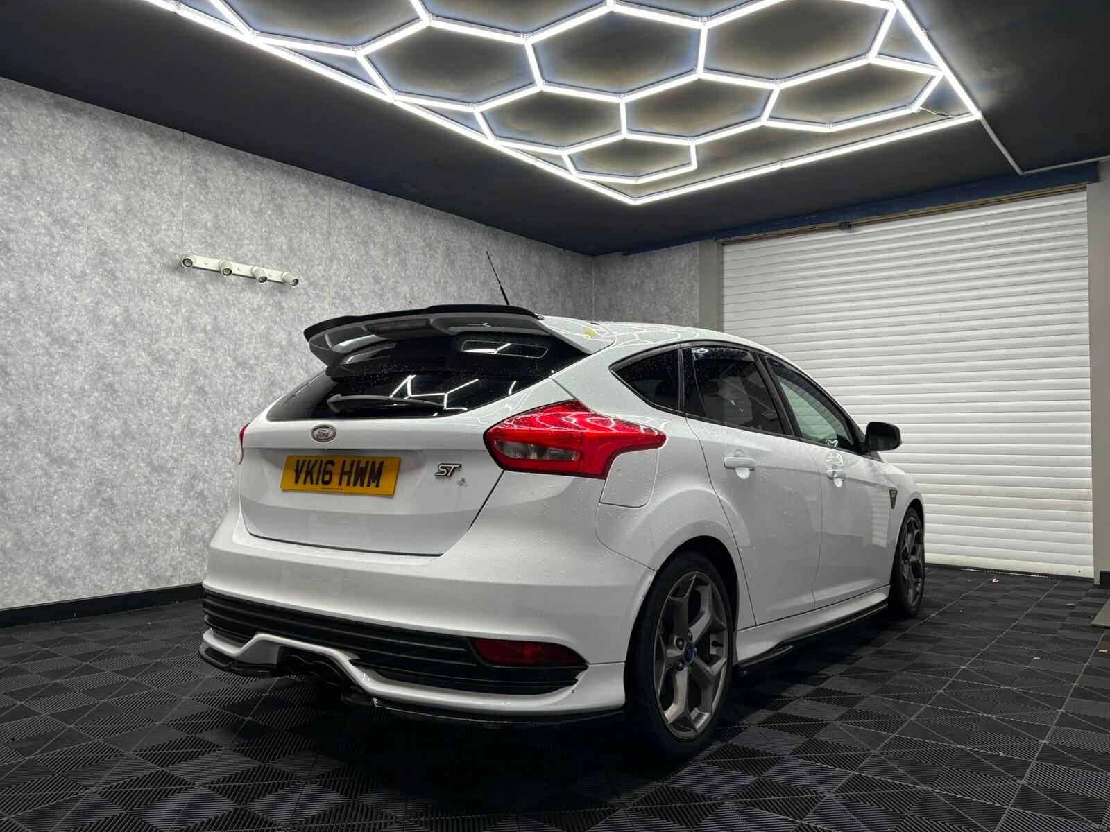 Ford Focus view 2