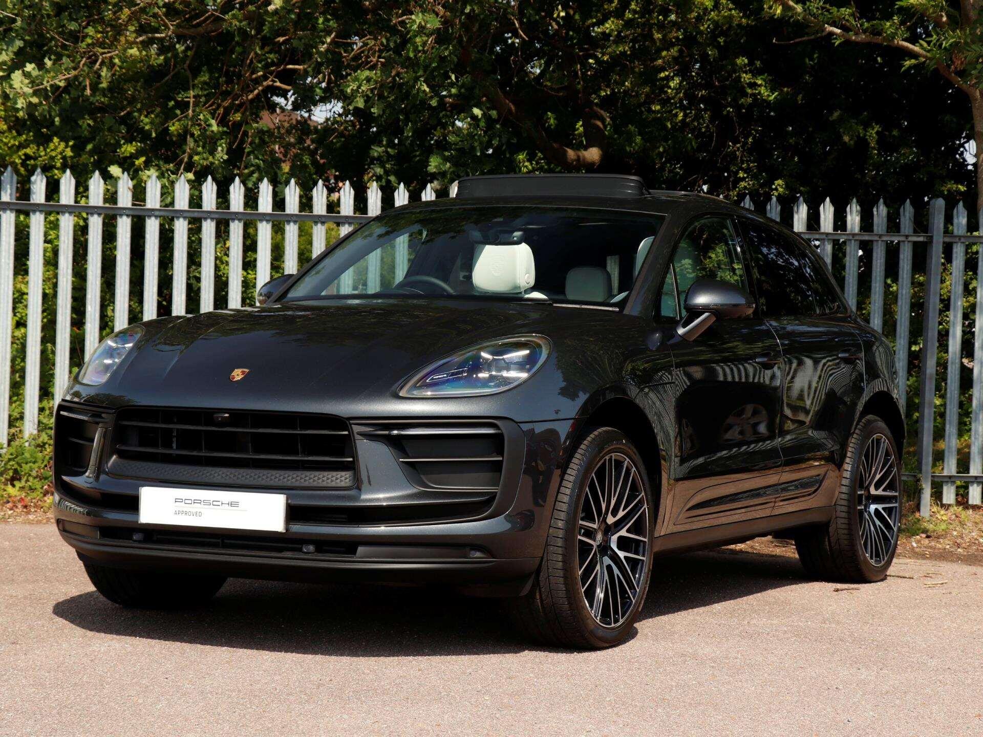 Porsche Macan view 38