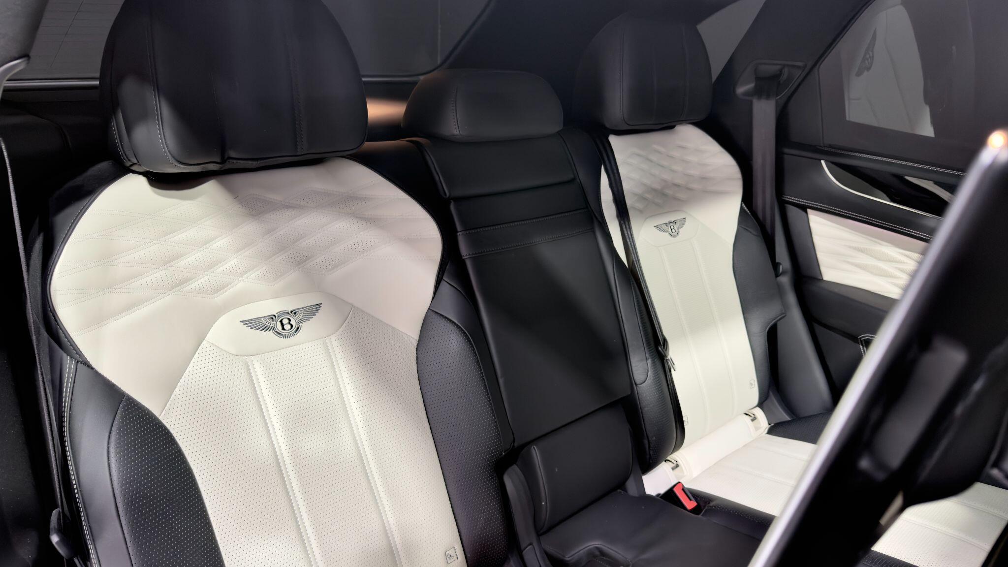 Bentley Bentayga view 28